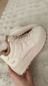 Nové dámske zateplené tenisky platforma krémové veľkosť 37