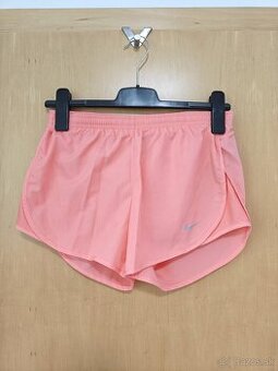Ružové športové kraťasy