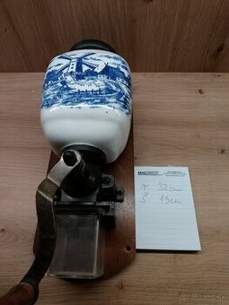 Mlyncek na kavu na stenu na chalupu