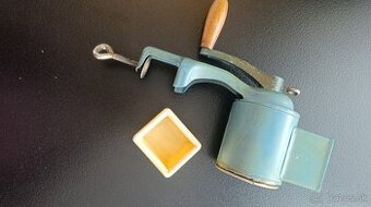 Mlynček na orechy a strúhanku