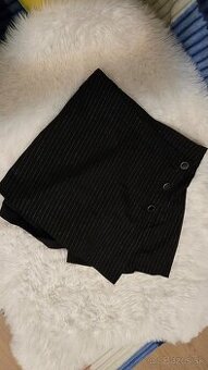 Dámska šortková sukňa od Reserved