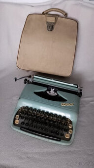 Československý kufríkový písací stroj Consul