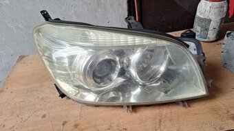 Toyota Rav4  2006 predné svetlá