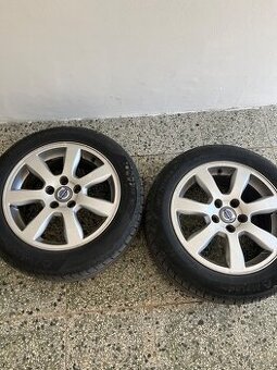 Volvo elektrony s pneumatikami 4 letné