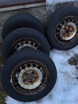 Plechové disky so zimnými pneu 195/65 R15, boli na VW Caddy