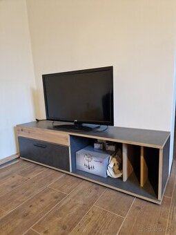 Obyvacia stena stolik pod Televízor