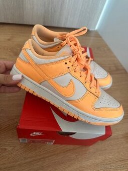 Nike dunk low peach cream