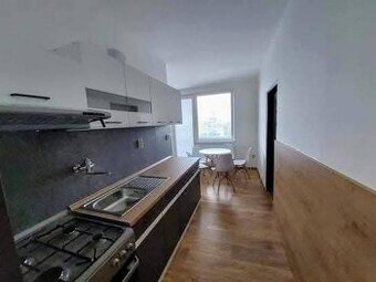 Moderný 1 izbový byt s balkónom do PRENÁJMU - KOMÁRNO