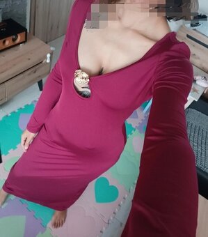 Burgundy šaty