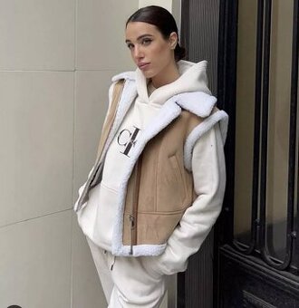 KRÁSNA KOŽUŠINKOVÁ VESTA značky ZARA