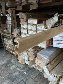 Podlahové lišty 250 cm nové  cca 1000  ks + spojky, rohy