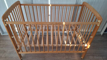 Drevená postieľka