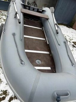 Čln Admiral 290 s kýlom