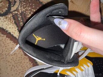 Nike air jordan mid yellow ochre