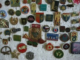 Ponuka: zbierka starých rôznych odznakov 2 (pozri fotky): - 1