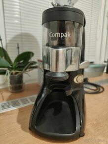 taliansky gastro mlynček na kávu Compak K-5