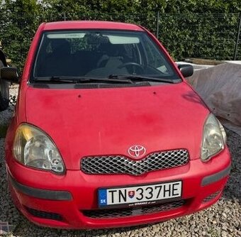 Predám pojazdnú ale havarovanú yarisku 2004