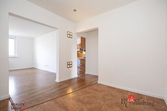 ZNÍŽENÁ CENA Na predaj nádherný 3 izbový byt, kompletná r - 1