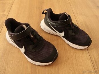 Tenisky NIKE č. 28 (vnút. dĺžka 17,7 cm) - TOP STAV