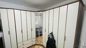 Veľká šatníková skriňa