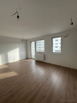 Nový apartmán v štandarde s balkónom – Ovocné sady, Ružinov