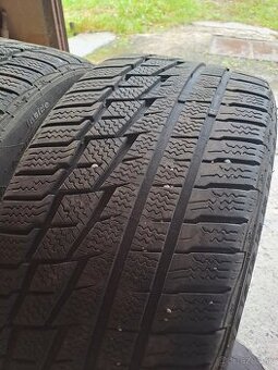 225/40 R18