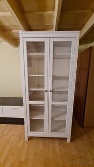Predám Hemnes Vitrinu