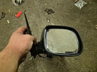 Predne prave spetne zrkadlo