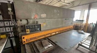 Použité tabulové nůžky značky NTA, model 3150/10 A, rok výro