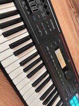 Roland Juno DS61