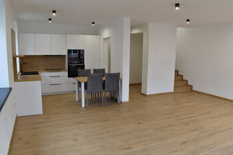 Prenájom 3 izbového bytu s parkovacím miestom Púchov