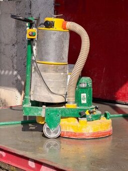 Trivago Trio brúska