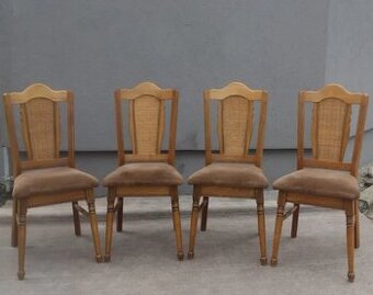 Stolička hnedá so zamatovým poťahom .