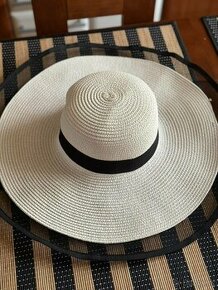 Letny klobuk cierno-biely