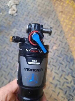 tlmič rock Shox monarch RT3 200x51
