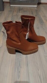 Nove kozenkove hnede cizmy, PRIMARK, velkost 39