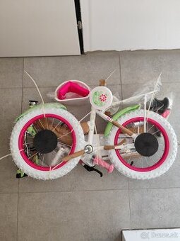 Predám detský bicykel s pomocnými kolieskami