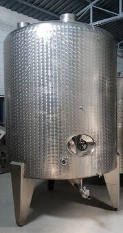 Nerezová nádrž vinárska o objeme 7000 litrov