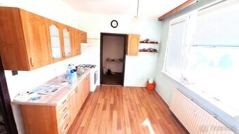EXKLUZÍVNY PREDAJ-čiastočne prerobený 3 izb.byt s balkónom