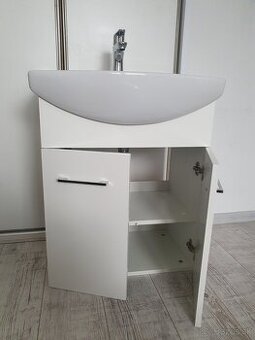 Kúpeľňová skrinka s umývadlom, batéria +-odtokový klik-klak