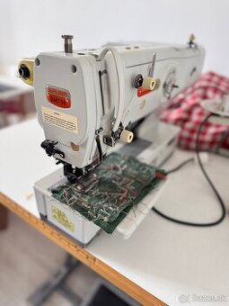 Dierkovací šijací stroj SIRUBA BH790