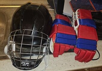 Hokejova prilba, rukavice, hokejka