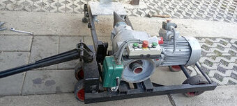 Kužeľová štiepačka