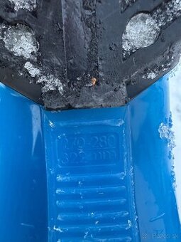 Predám lyžiarsky a lyže