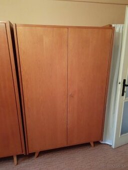 Skriňa dvojdverová