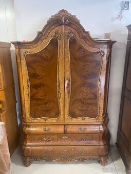 Predám štýlový nábytok: Baroková vitrína, Masívny dubový set