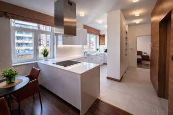 ELEGANTNÝ 2-IZBOVÝ BYT, ABSOLÚTNE CENTRUM, GRÖSSLINGOVA UL.