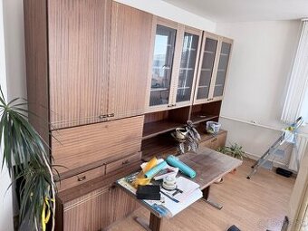 Predam obývaciu stenu