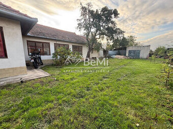 Predaj, rodinný dom s pozemkom 3053 m² - Malé Kozmálovce (01
