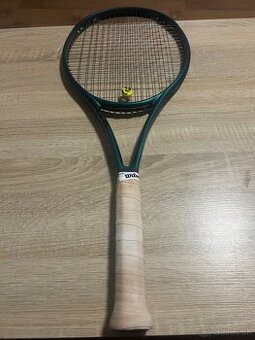TENISOVÁ RAKETA WILSON BLADE 100 V9 2025